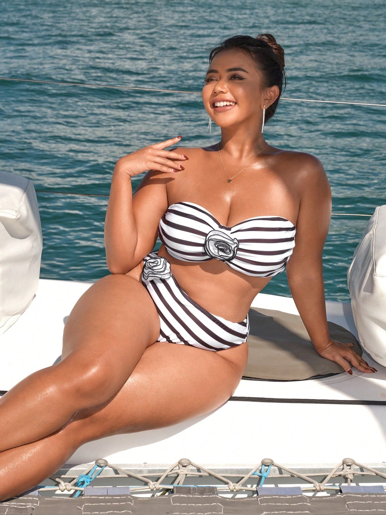 Biquíni Plus Size Listrado Flor 3D Pietra