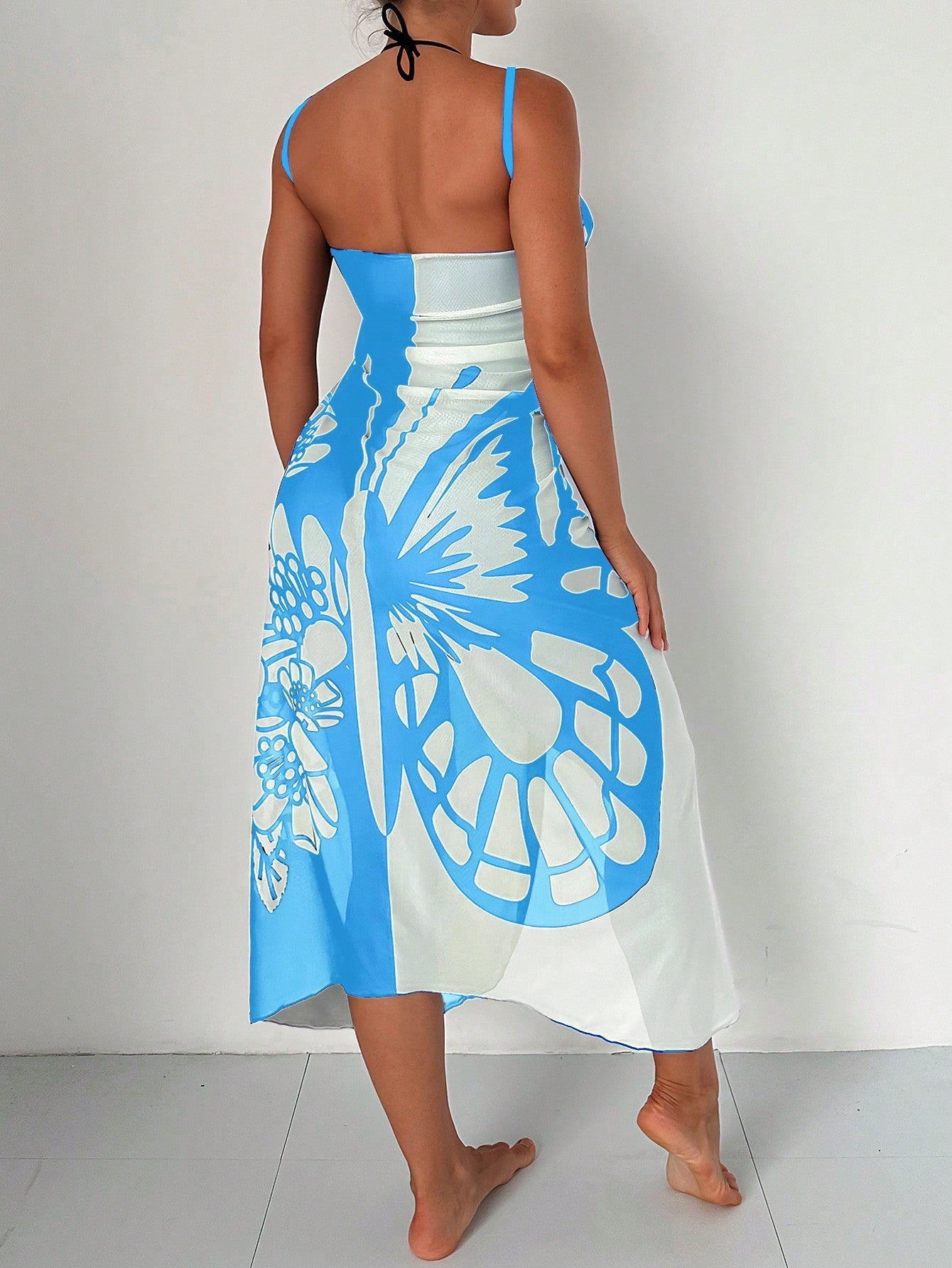 Saída de Praia com Estampa de Borboleta e Flores